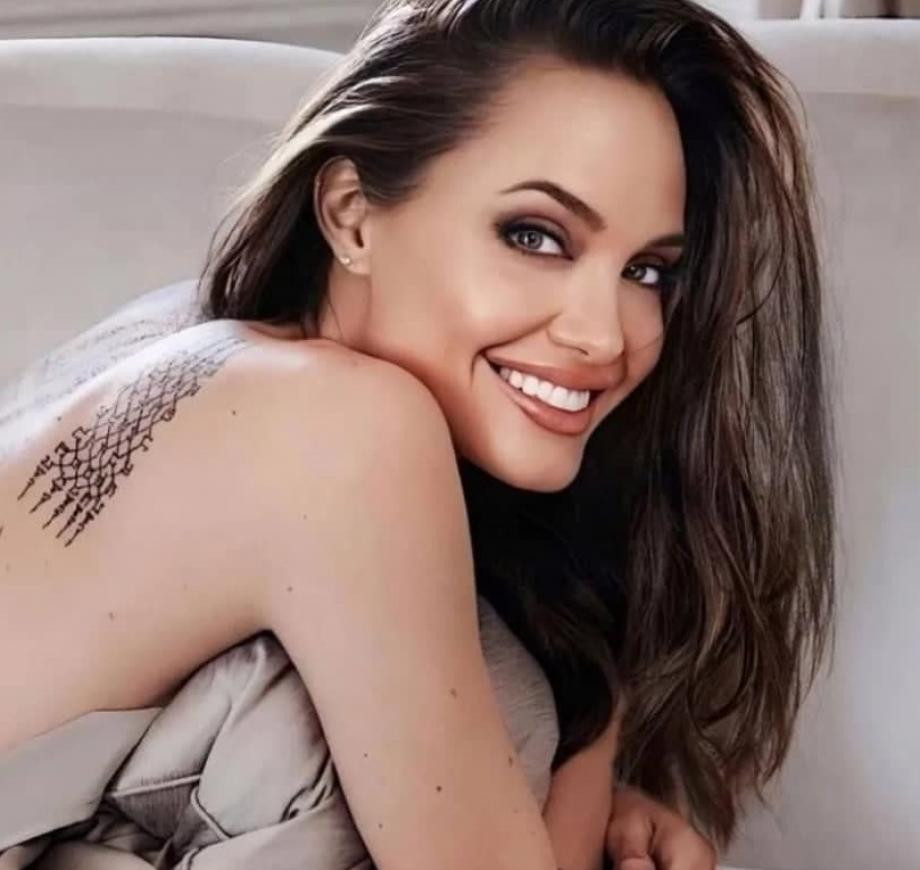Хищницата Анджелина Джоли спи тайно с млади жребци