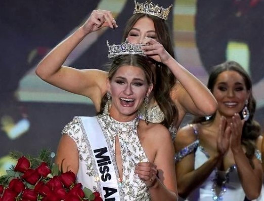 Новата Мис Америка Грейс Станке учи за ядрен физик