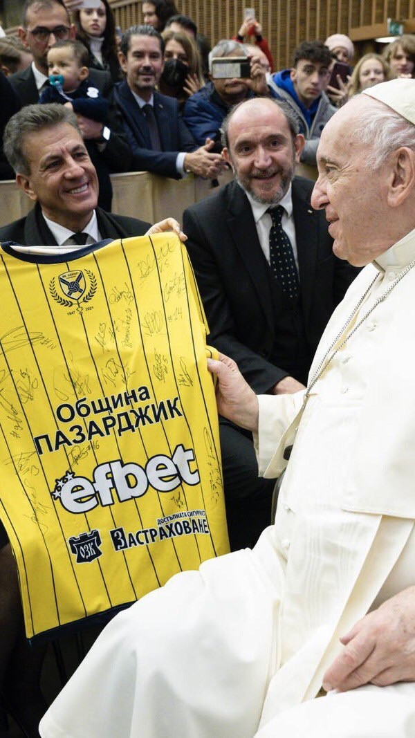 Папа Франциск благослови Efbet и “ОЗК-Застраховане” за подкрепата им към спорта