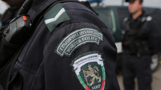 Граничари окрадоха конфискуван камион за резервни части (СНИМКИ)