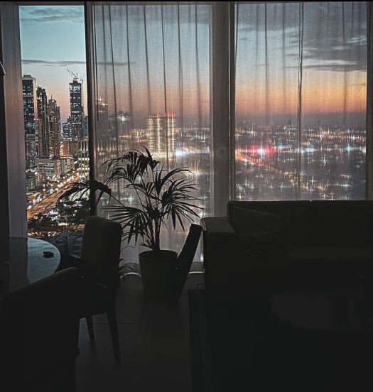 Зара от Биг Брадър се шири в лукс апартамент в Дубай (Вижте стилния й дом със зашеметяваща гледка – Снимки)