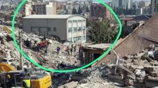Шокираща снимка от Турция: Всичко е сринато, но тази сграда не е докосната. На кого е?