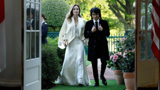 Любовта й отива! Анджелина Джоли грейна с нова визия в Белия дом (Актрисата се преобрази след срещата с Рокфелер - Снимки)