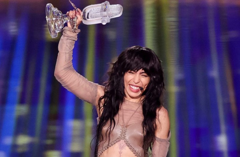 Травестит ли е победителката на „Евровизия“ Лорийн?