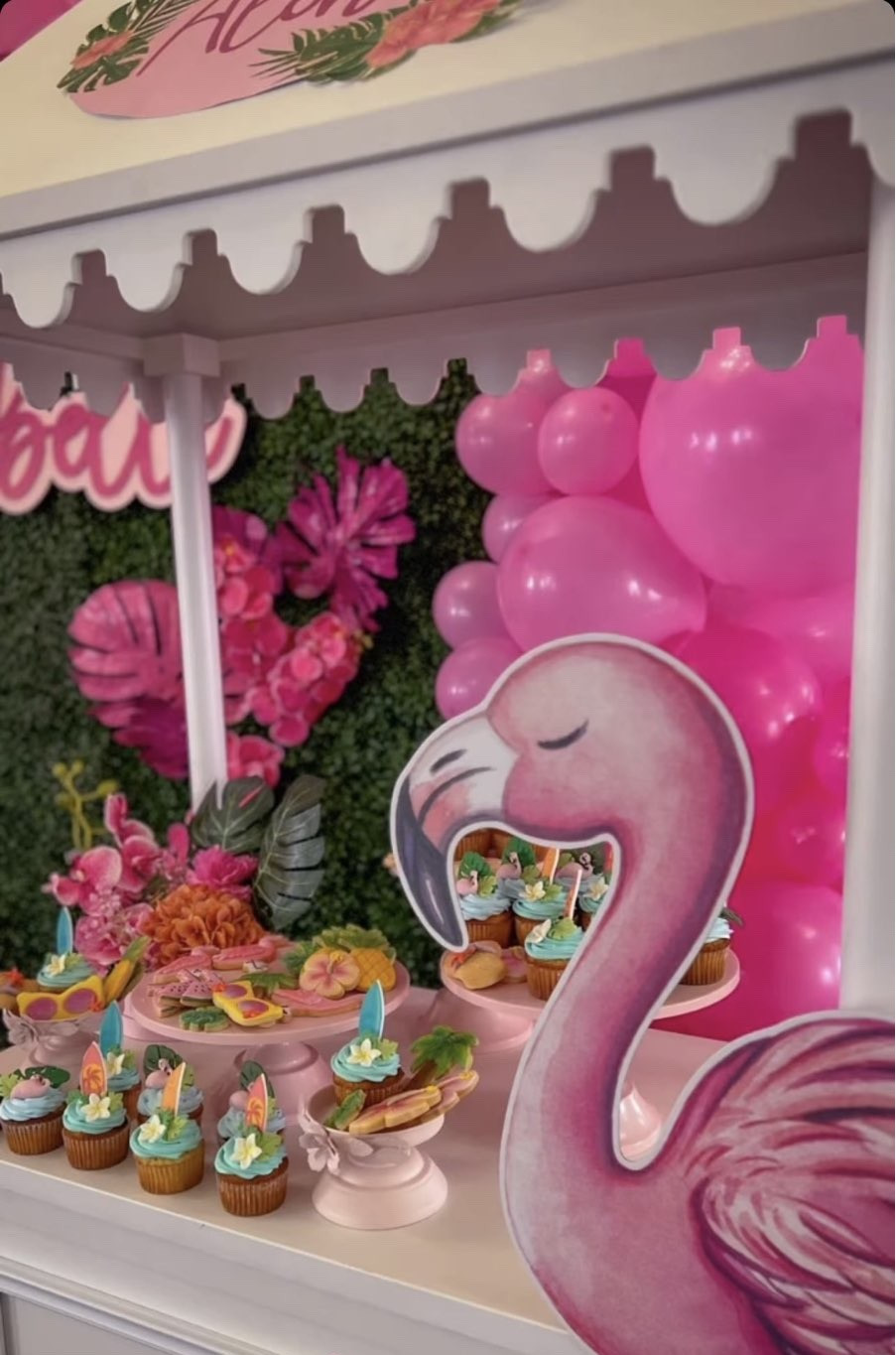 Шампионката по езда Анабел Стайкова отпразнува рожден ден с розово хавайско парти - Снимка 3