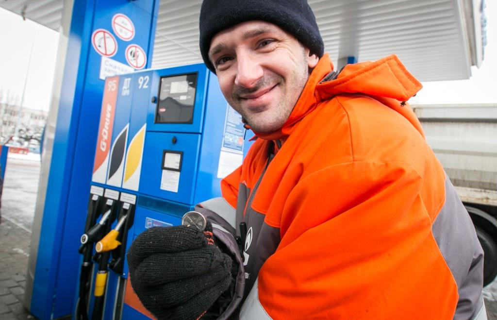 Специалист: Никога не използвайте услугите на бензинджиите, обслужвайте се сами - Снимка 2