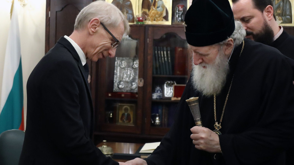 Премиерът Денков успя да изпроси благословията на патриарх Неофит, за разлика от Кирил Петков