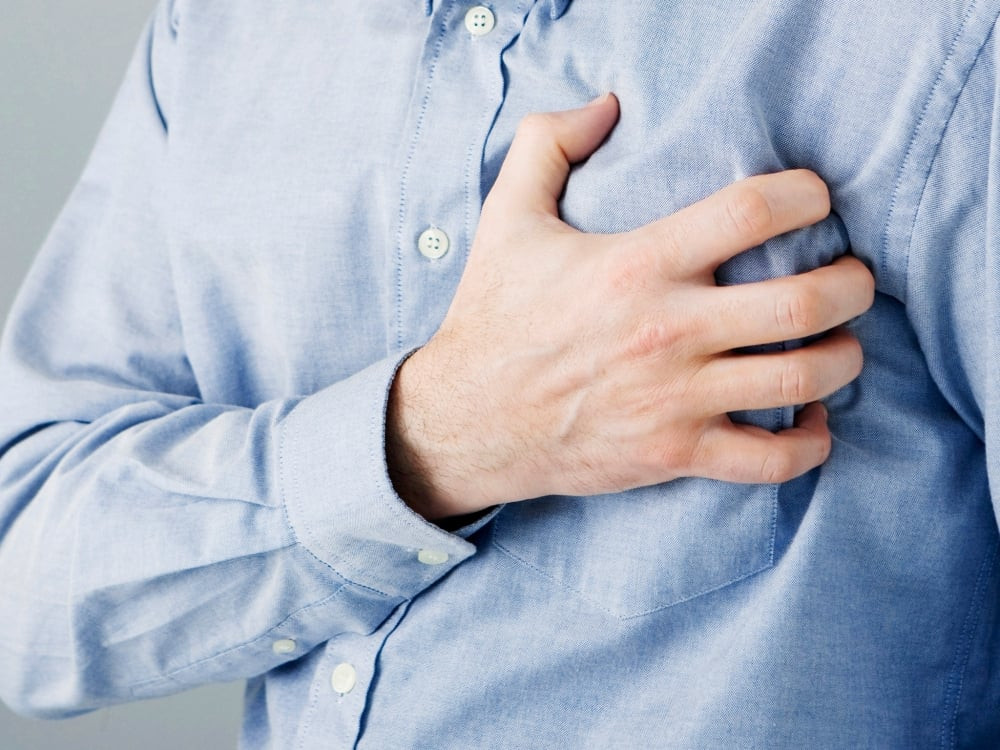 Тялото ни предупреждава месец преди инфаркта с 4 симптома