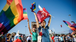 Гей парад в Турция завърши с арести, Ердоган не си играе