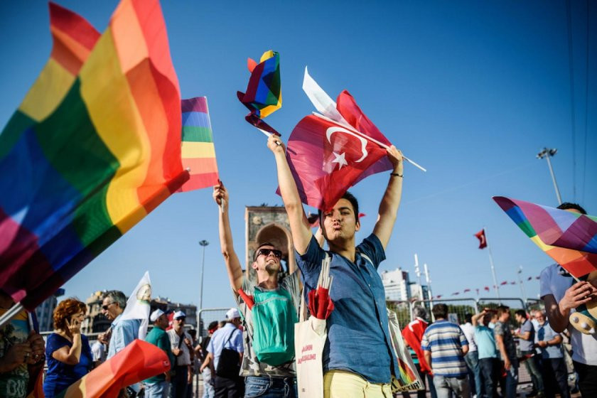 Гей парад в Турция завърши с арести, Ердоган не си играе