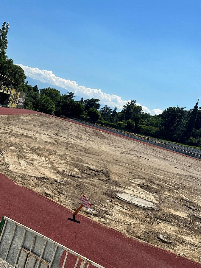 Ремонт на ремонта в Сандански: Как се крадат пари със стадиона на „Вихрен“, за да е щастлив Коко Динев (СНИМКИ)