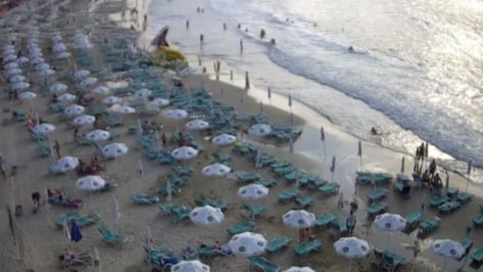 НЕПРИЯТНО: Плажът в Китен бе „отхапан“ половината от морето