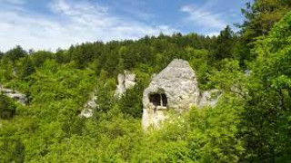 Ванга категорична: Осмарските скални манастири са четвърти по сила в България