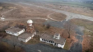 „Пладнешки обир“: Най-големият фотоволтаик в България изниква върху разбито летище