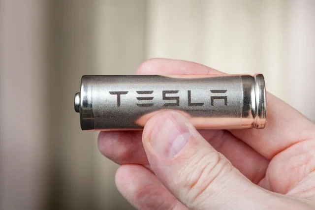 Това е цената за смяна на батерията на електромобил Tesla