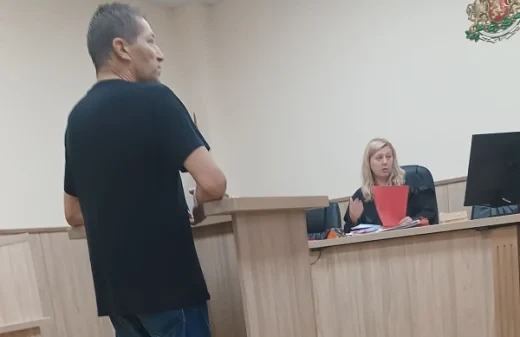 Усилено издирват Мустафа за публичен секс с този мъж в пловдивски парк СНИМКИ - Снимка 3