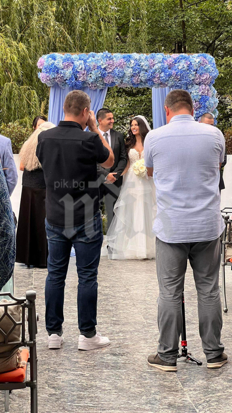 В момента: Скандалният Руди Гела се жени за бременната си служителка Мирела! (МНОГО СНИМКИ от сватбата) - Снимка 3