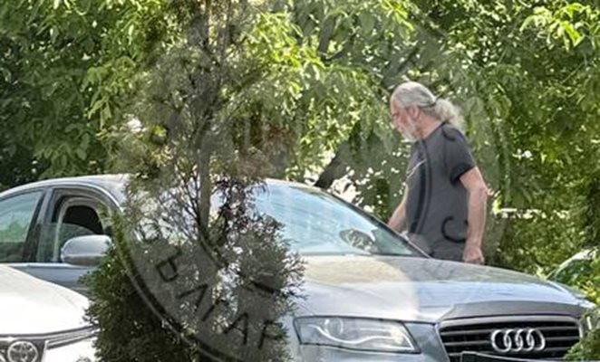 Бос, в кварталната кръчма: Евродепутатът Андрей Слабаков гаврътна питие и... се качи в колата си! (СНИМКИ) - Снимка 3
