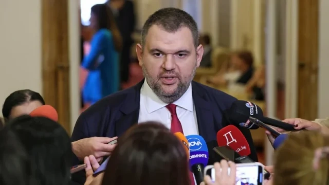 Делян Пеевски обръща внимание на министрите че изпълнението на всички