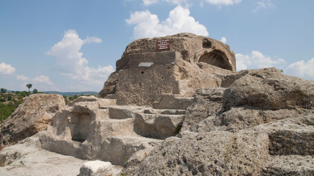   Белоградчишките скали са друго сакрално място където има каменни