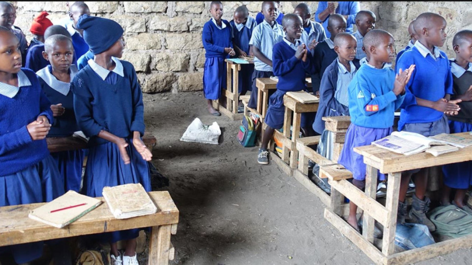 Мистериозна болест порази училище в Кения (Ученици припадат заради парализа?)