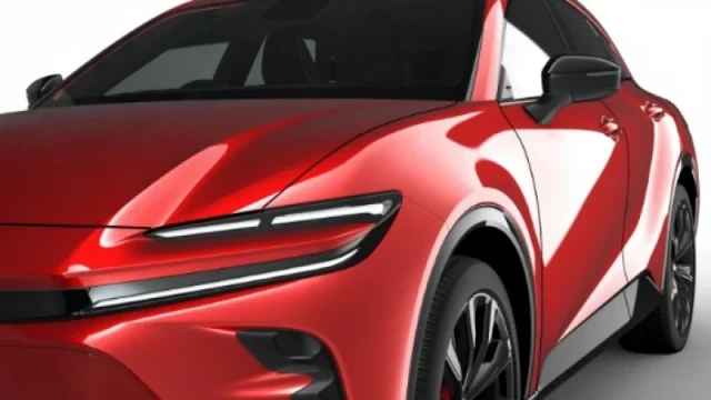 Toyota Crown Sport се отличава със стилна и мускулеста визия