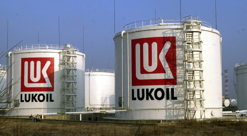 УДАРНО: Властта посяга на петролните бази на „Лукойл“, търси 1,5 млрд. лв. данъци