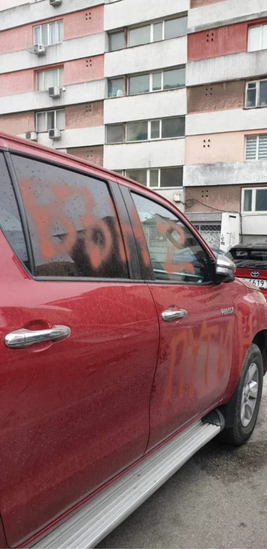 Украинка паркира джипа си във Варна, а като се върна, остана потресена от видяното - Снимка 2
