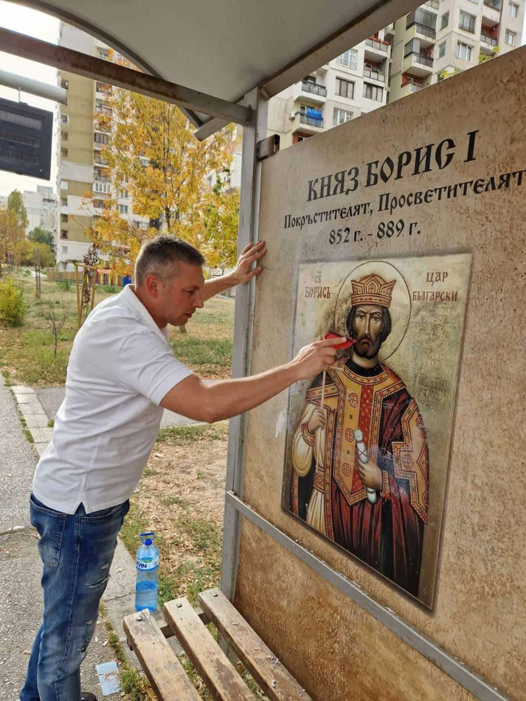 Кой й ср@ в гащите! Ваня Григорова цопна лика си върху снимки на велики българи, кметът на Люлин й бил виновен