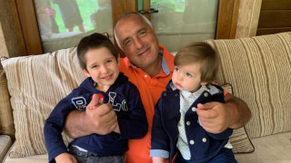 Няма такава сладурана: Внучката на Бойко Борисов навърши 1 годинка! (вижте малката Виктория - СНИМКИ)