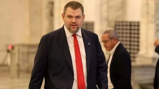 Председателят на ПГ на ДПС Делян Пеевски призова министъра на