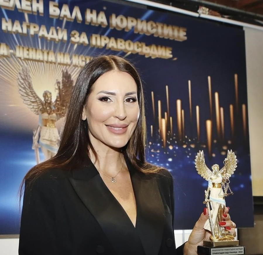 Адвокат Анна Попова получи годишната награда в категория Правосъдие зад граници