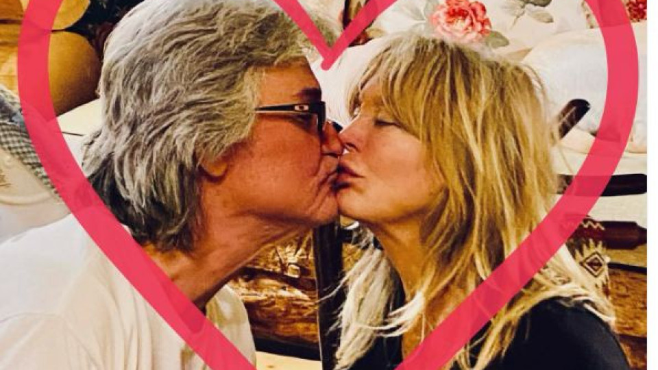 Ще повярвате ли във вечната любов: Голди Хоун и Кърт Ръсел се целуват на улицата като тийнейджъри – Снимки)