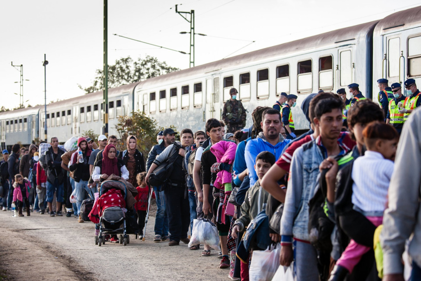 Австрия поиска да приемем бежанци от Сирия и Афганистан, за да ни пусне по въздух в Шенген