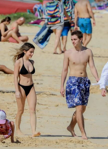 Гаджето на по-малкия син на Бритни Спиърс шокира с увиснали гърди и липса на талия (Вижте я с Джейдън по бикини на плажа – Снимки)