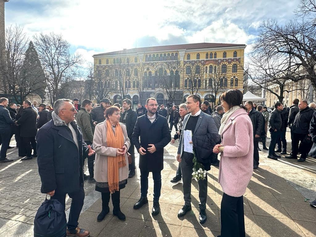 ГЕРБ-София и Андрей Ковачев почетоха жертвите на Кървавата Коледа в Скопие