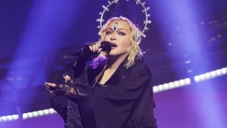 Старостта  си казва думата: Мадона направи страшен гаф на сцената
