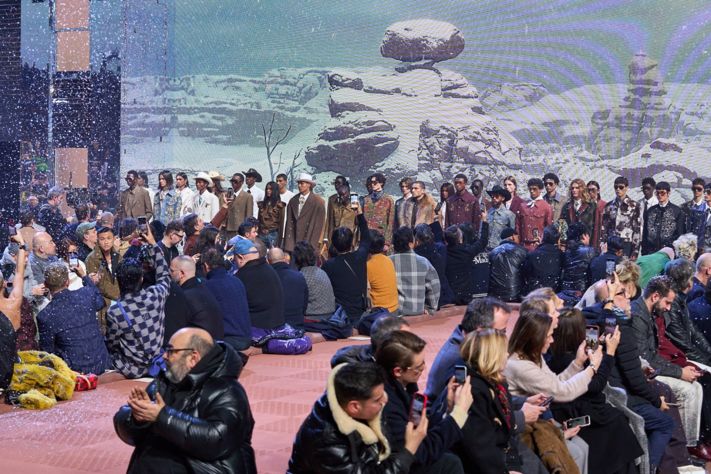 Louis Vuitton откри Седмицата на модата в Париж с тоалети от Дивия Запад