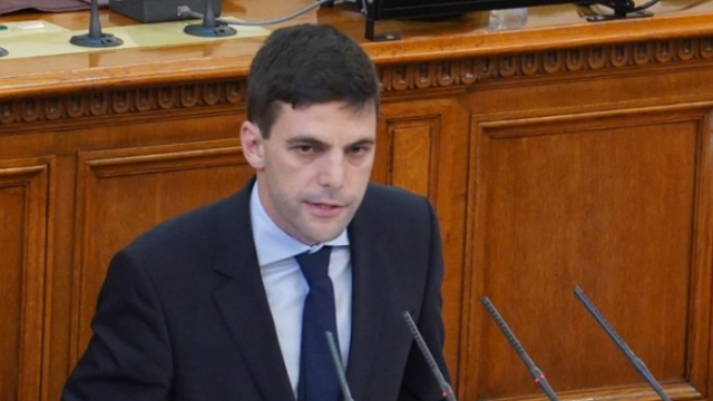 Никола Минчев е съобщил на колегите си във вторник (16