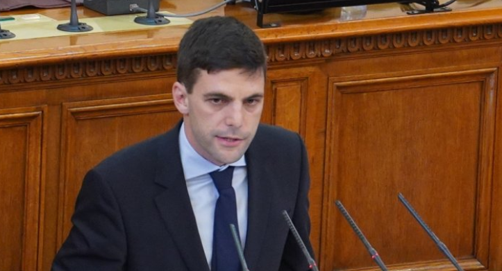 Никола Минчев се отказа от председателското място в парламента, кандидатира се за евродепутат