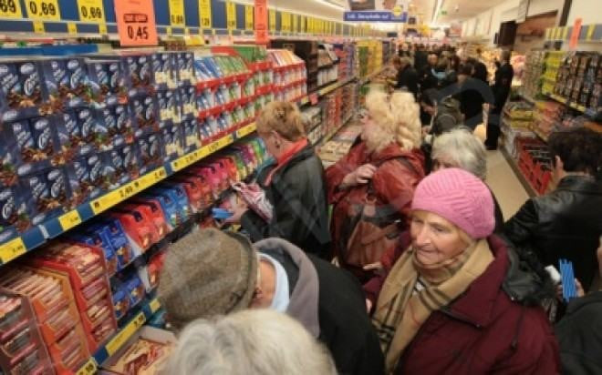 Старците са сред най-големите „сеячи“ на „грип“ в хипермаркетите