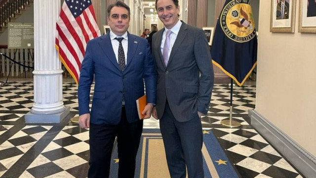 Асен Василев и заместник секретарят по финансите на САЩ Уоли Адейемо
Снимка