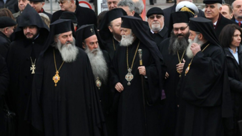 Докато патриархът бере душа, промениха правилата за избор на митрополити