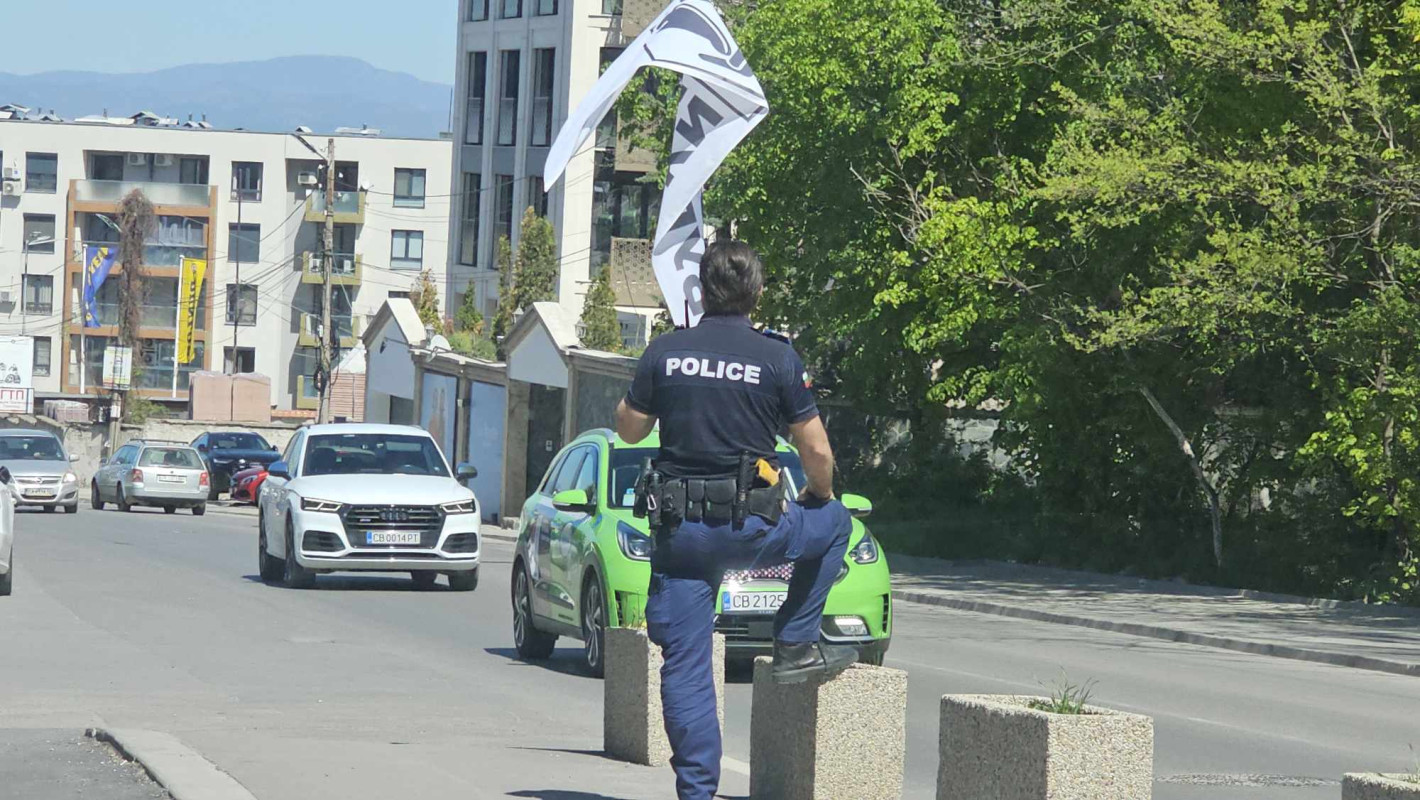 Пияната и дрогирана Дебора, заплашвала полицаи, направи меле на бул. „Черни връх“ (ГАЛЕРИЯ СНИМКИ)