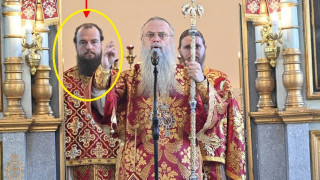Гонят митрополита? Дядо Николай служи с низвергнат за блудство руски поп