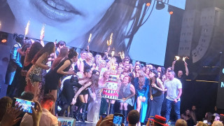  300 хубавици честват 30-я рожден ден на Ивет Фешън 