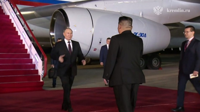 Президентът на Русия Владимир Путин пристигна в Северна Корея след