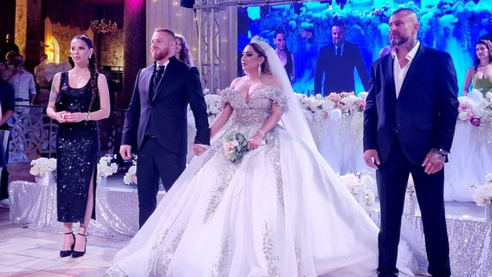 Сватбената рокля на Роксана тежала цели 30 килограма