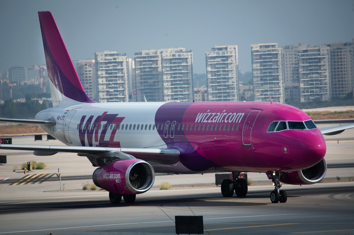 Скандал! WIZZ AIR мамят държавата и служителите си! Крият осигуровки, лъжат със заплати. Защо МТС мълчи?