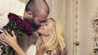 РАЗМЕНИХА РОЛИТЕ!! Мария Игнатова заведе Нойзи на романтична почивка, а той й мие крачетата и я ухажва! (ВИЖ ТУК)